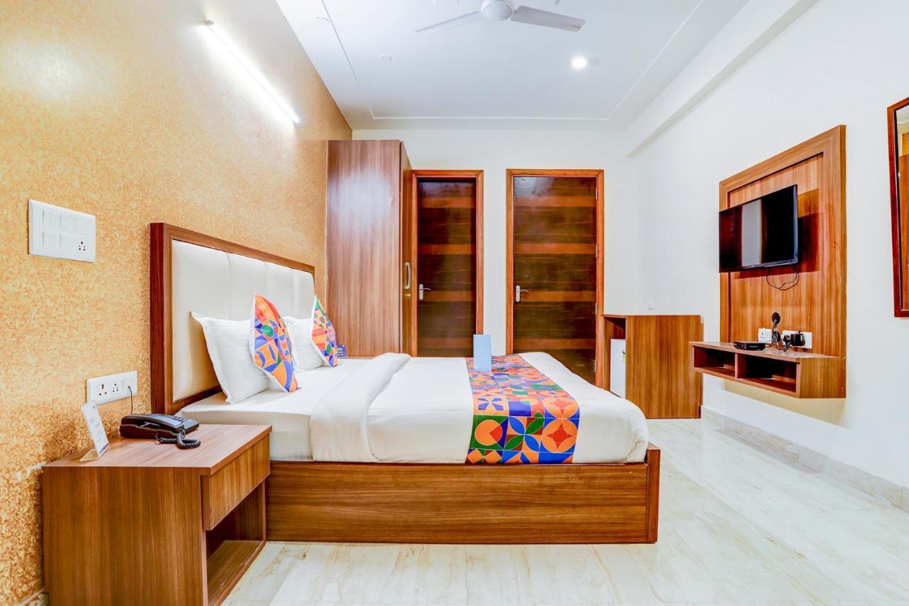 Fabhotel Golf Course Sapphire Γκουργκάον Εξωτερικό φωτογραφία