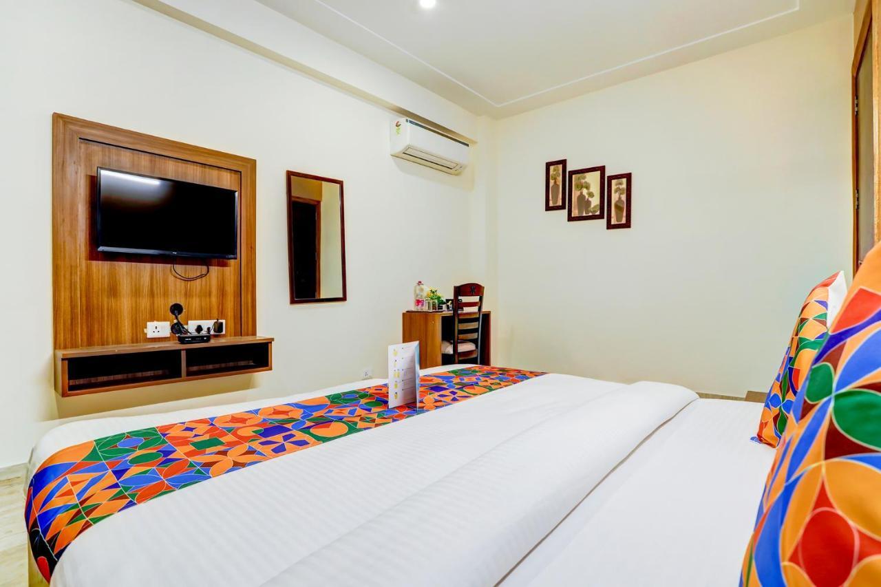 Fabhotel Golf Course Sapphire Γκουργκάον Εξωτερικό φωτογραφία